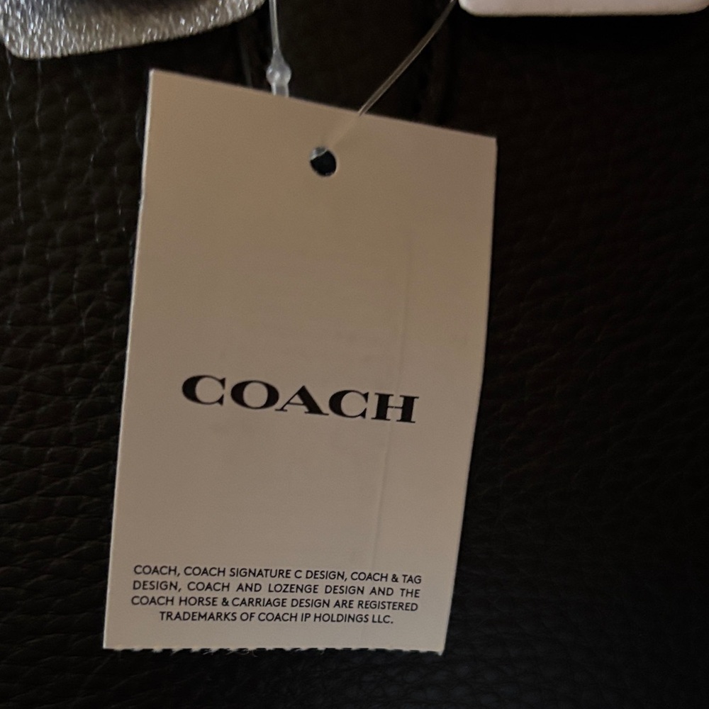 Coach Legacy carryall 35 black & comes with dust bag - Picture 8 of 8